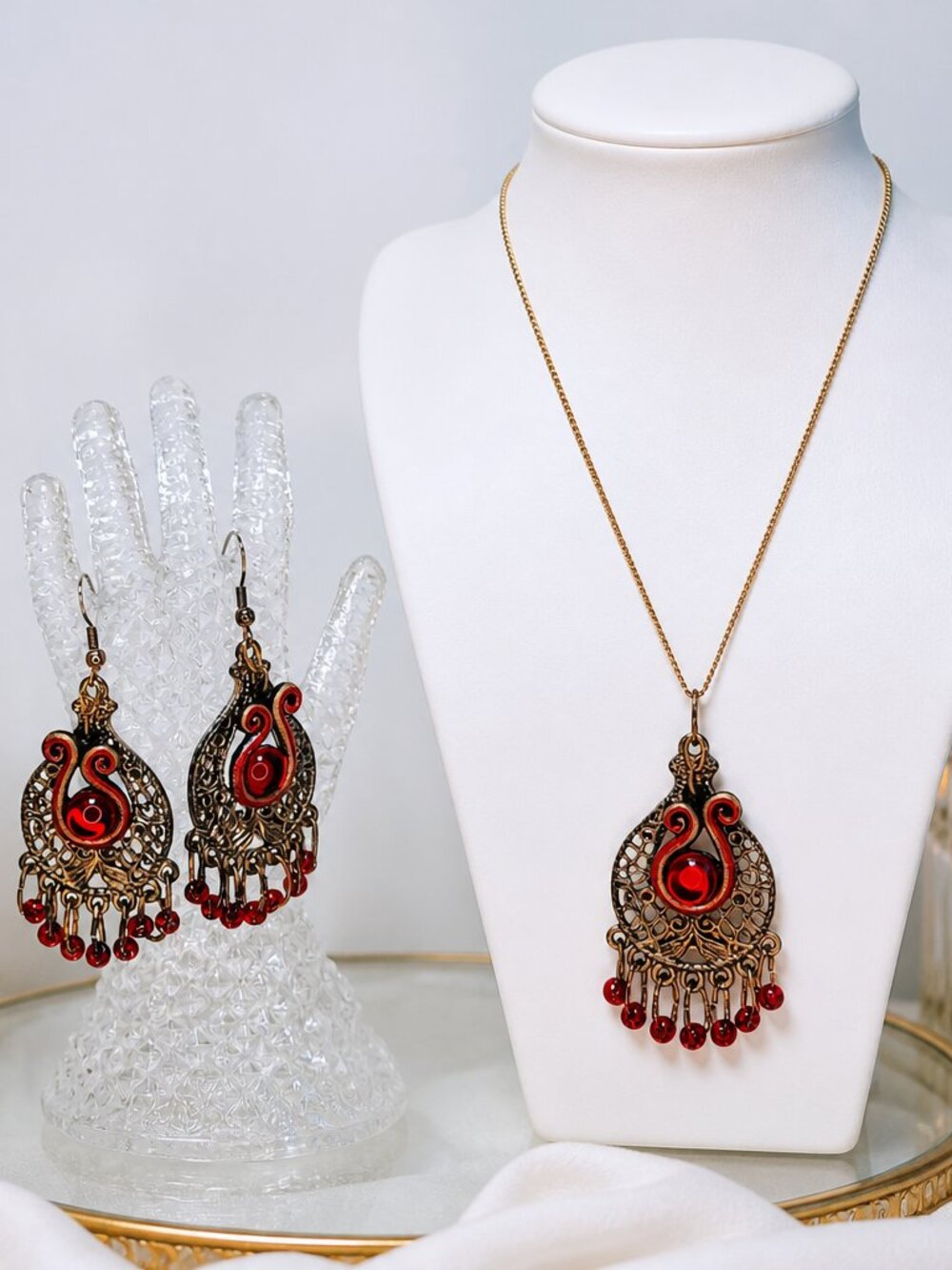 Vintage Red Filigree Pendant Necklace & Dangle Earrings Set – Antique Gold Tone